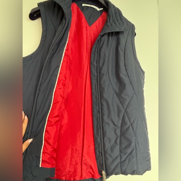 TOMMY HILFIGER 21” PTP Quilted Puffer Vest, Navy and Red, Size XL. - Picture 6 of 10